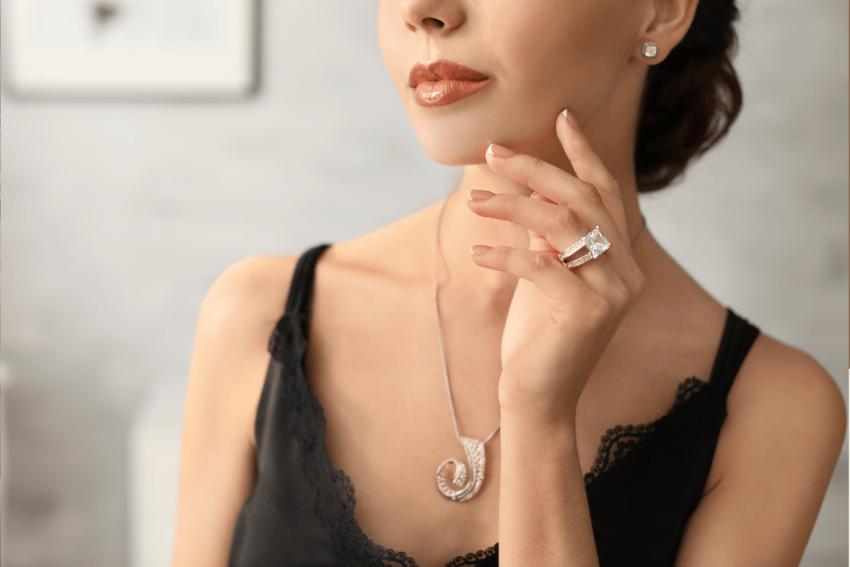 Cách Phối Phụ Kiện Phù Hợp Với Từng Phong Cách Thời Trang Nữ